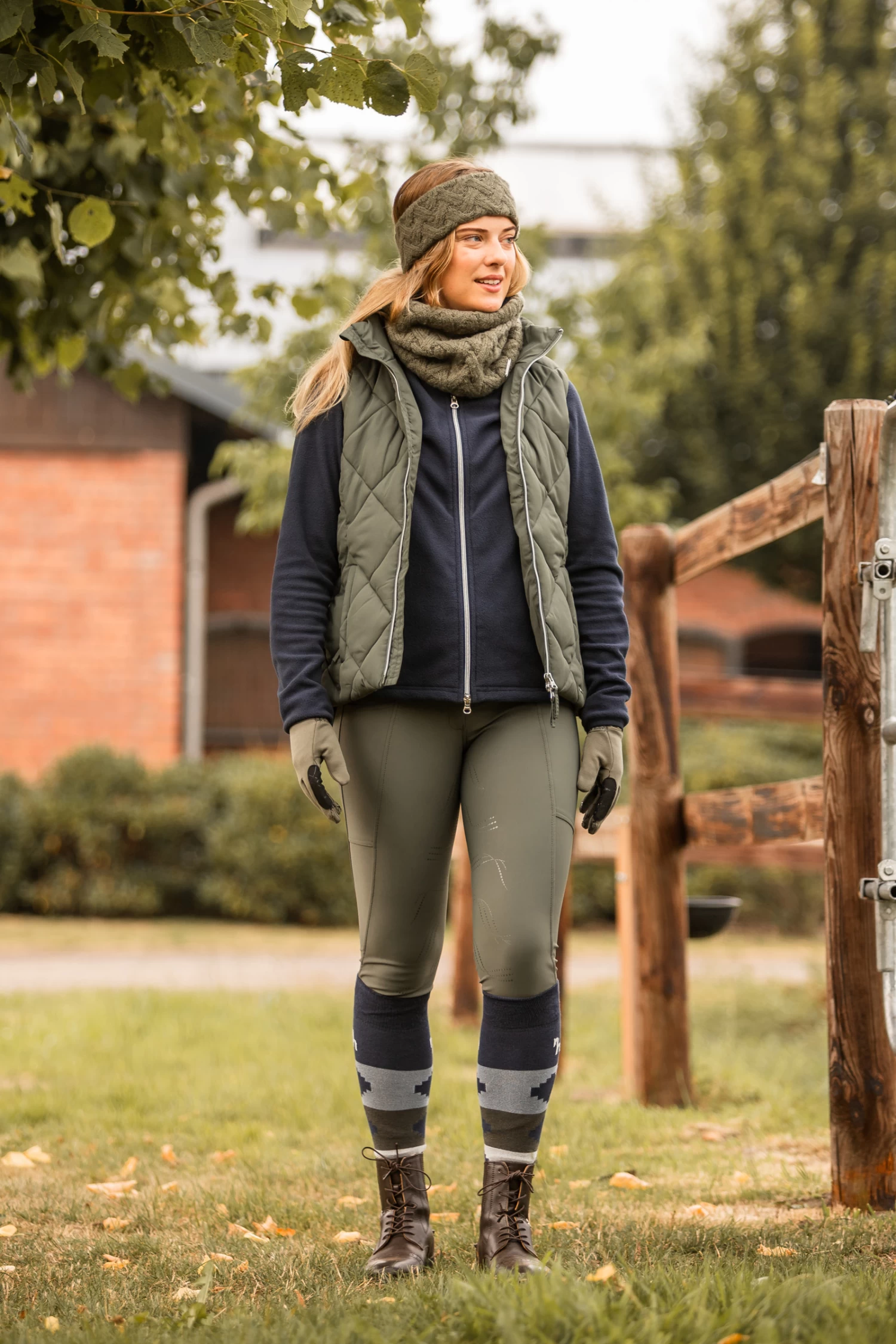 Horze Raya Cable Knit Tube Scarf With Fleece Lining 5 Horze Raya Cable Knit Tube Scarf With Fleece Lining - Image 5